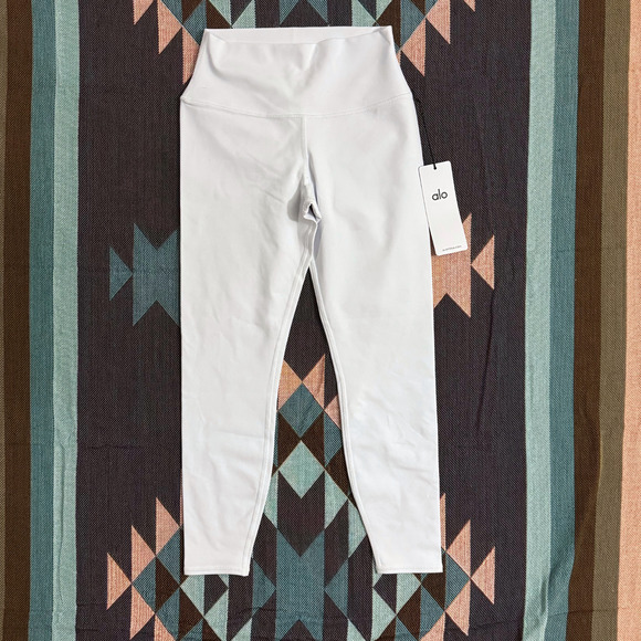 NWT ALO Yoga Airbrush 7/8 High Waist Leggings size Medium White Pants - Picture 1 of 5